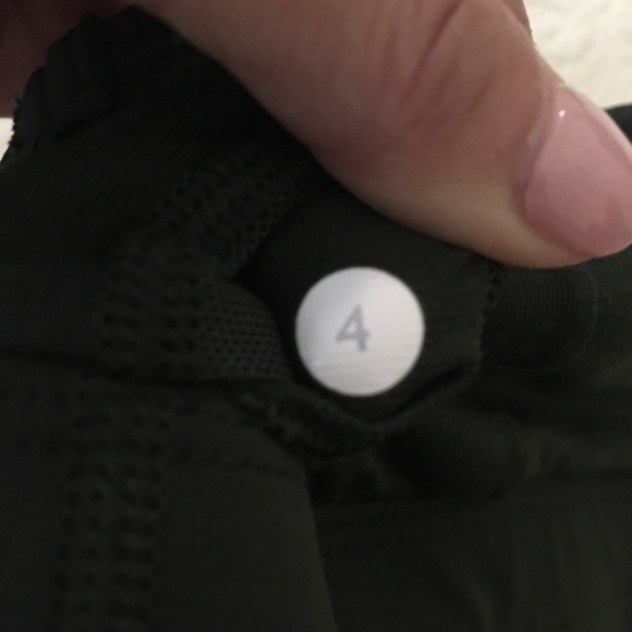 Lululemon Athletica CoolToStreet zip front bra sz4 - Picture 10 of 10